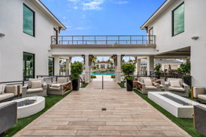 Clubhouse Walkway to Pool