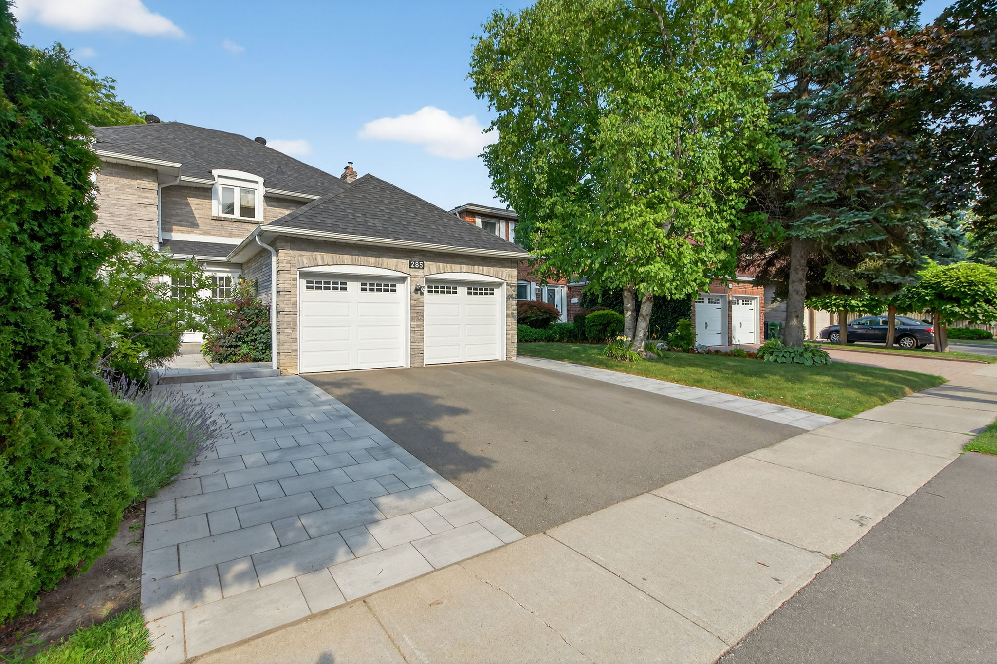 285 Hidden Trail Toronto, ON M2R 3S7