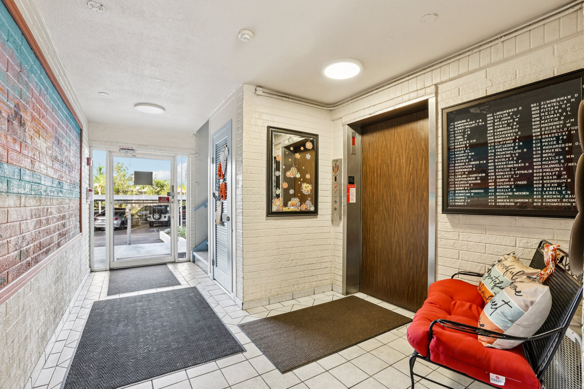 59th St S unit 501-S1211-043.jpg