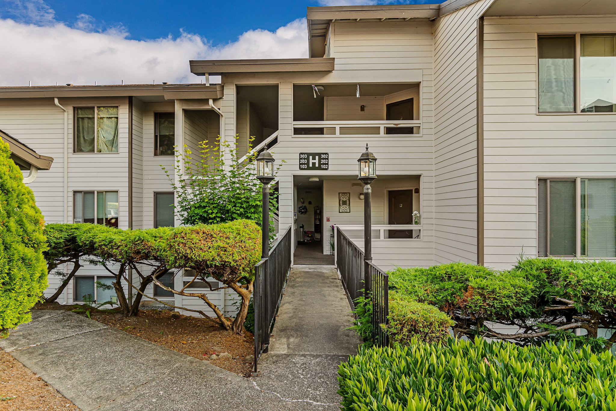 28503 Lakeview Dr, Mountlake Terrace, WA 98043, USA Photo 2