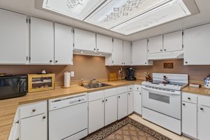 28503 Lakeview Dr, Mountlake Terrace, WA 98043, USA Photo 11