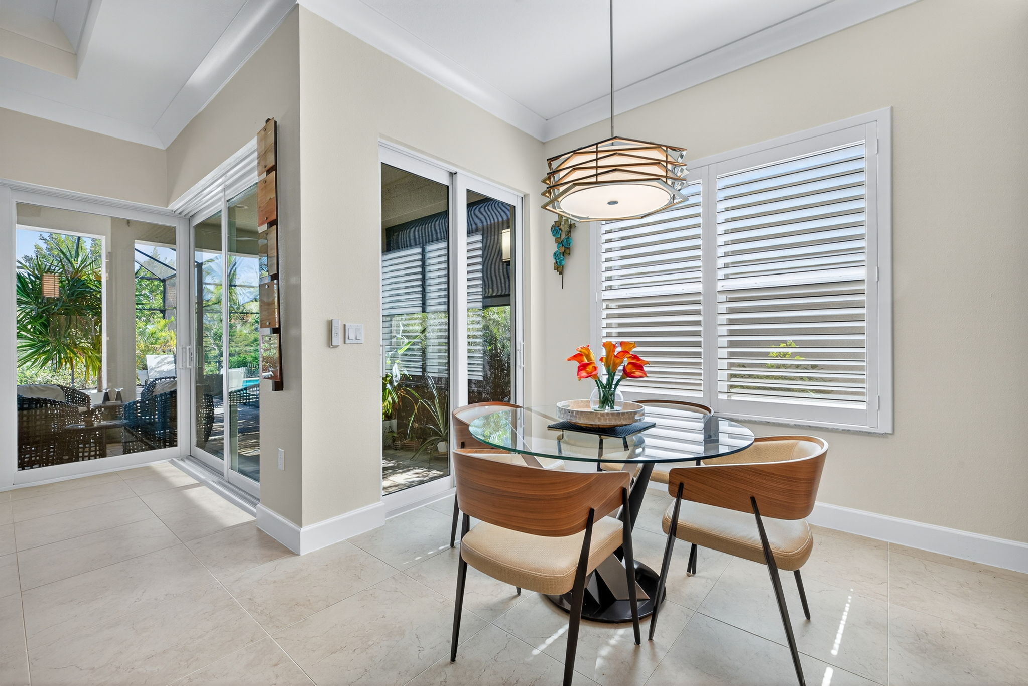 Note the matching lighting here to the island lighting! Breakfast table space. I've seen other Chandons use this as a reading nook, also.
