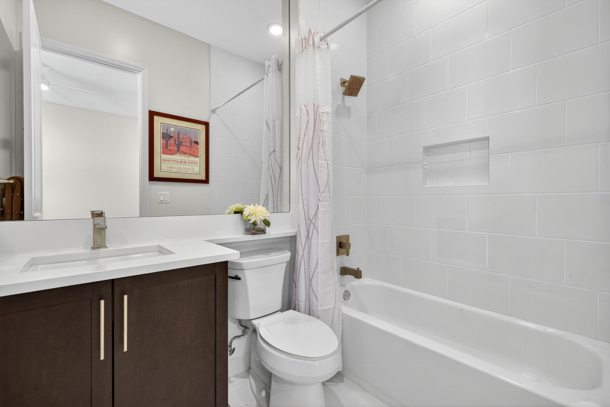 This bath has the necessary bathtub for grandkids!