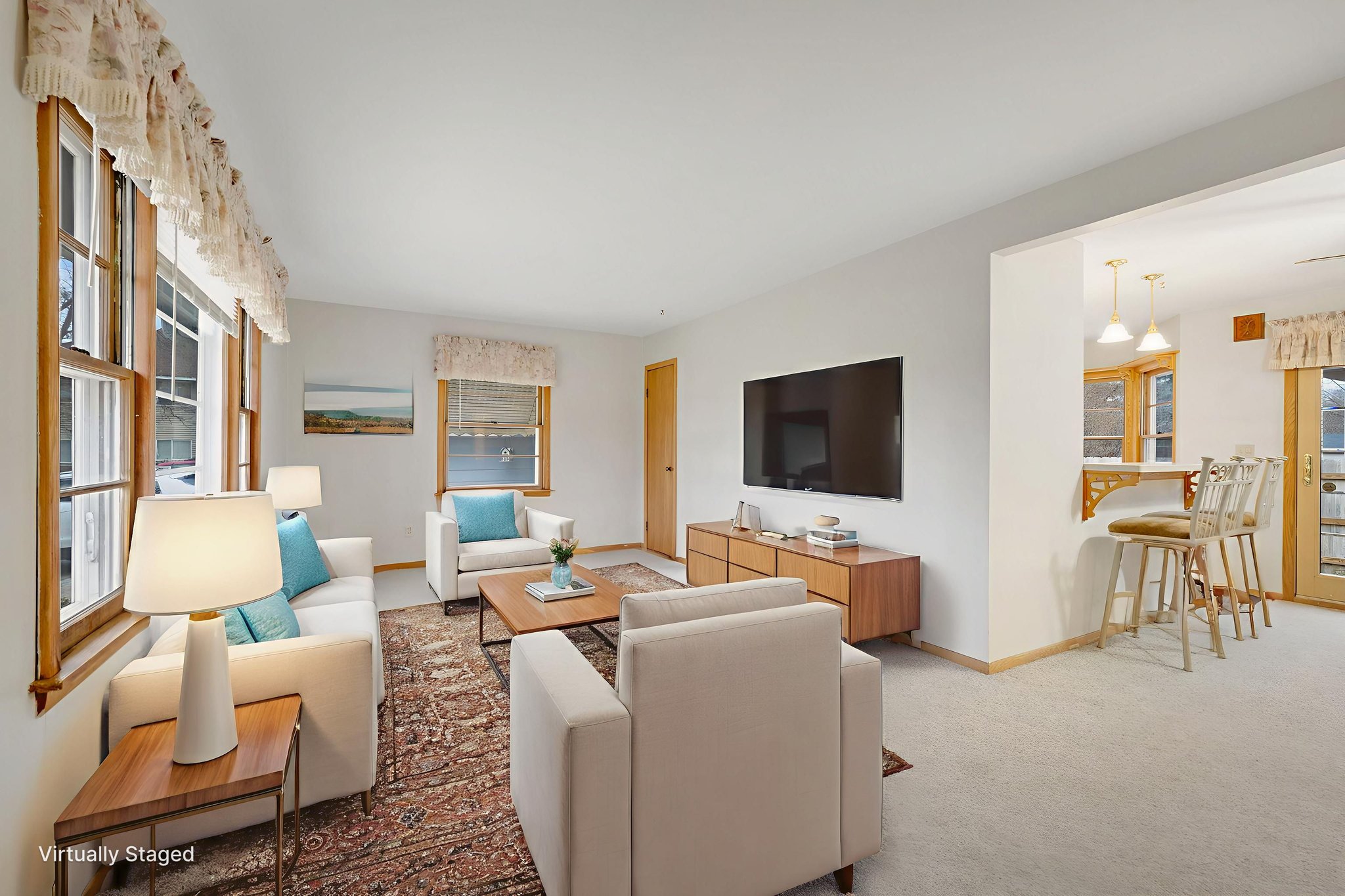 DSC07808 virtually staged.jpeg