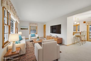 DSC07808 virtually staged.jpeg