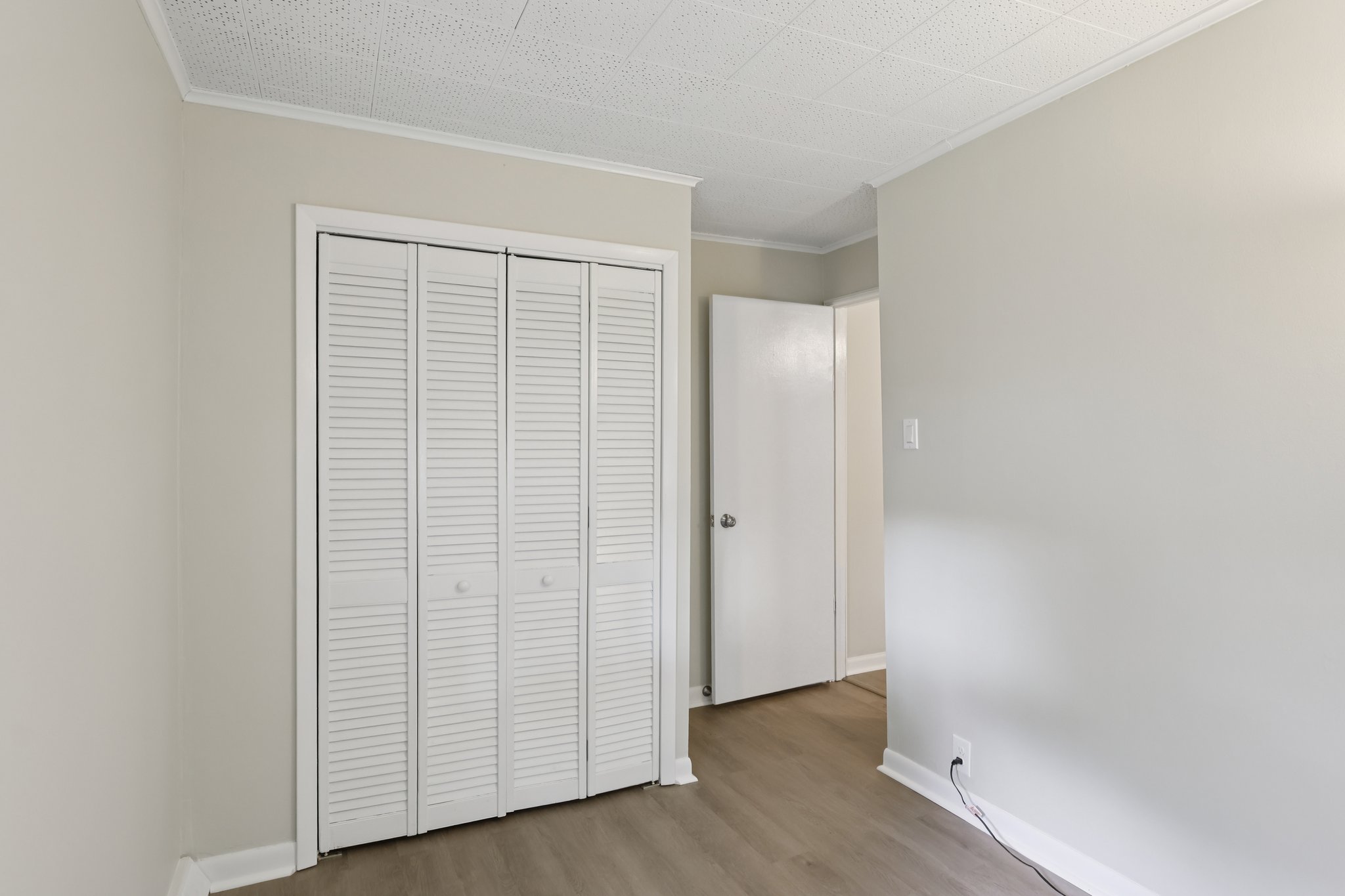 Roanoke Ave-S1609-017.jpg
