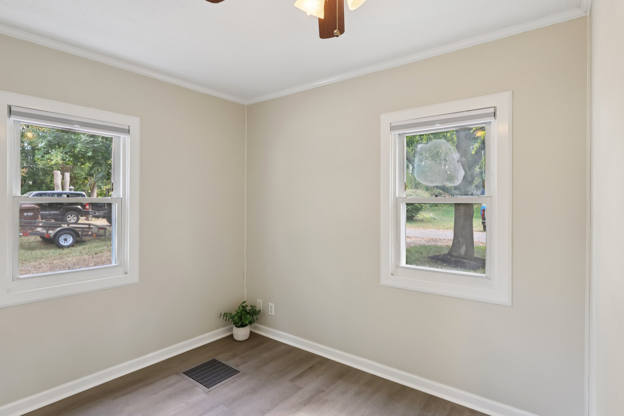 Roanoke Ave-S1609-018.jpg