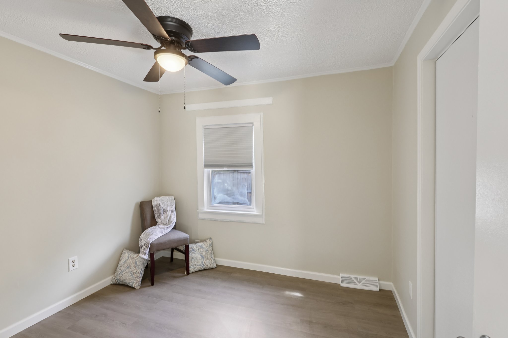 Roanoke Ave-S1609-021.jpg