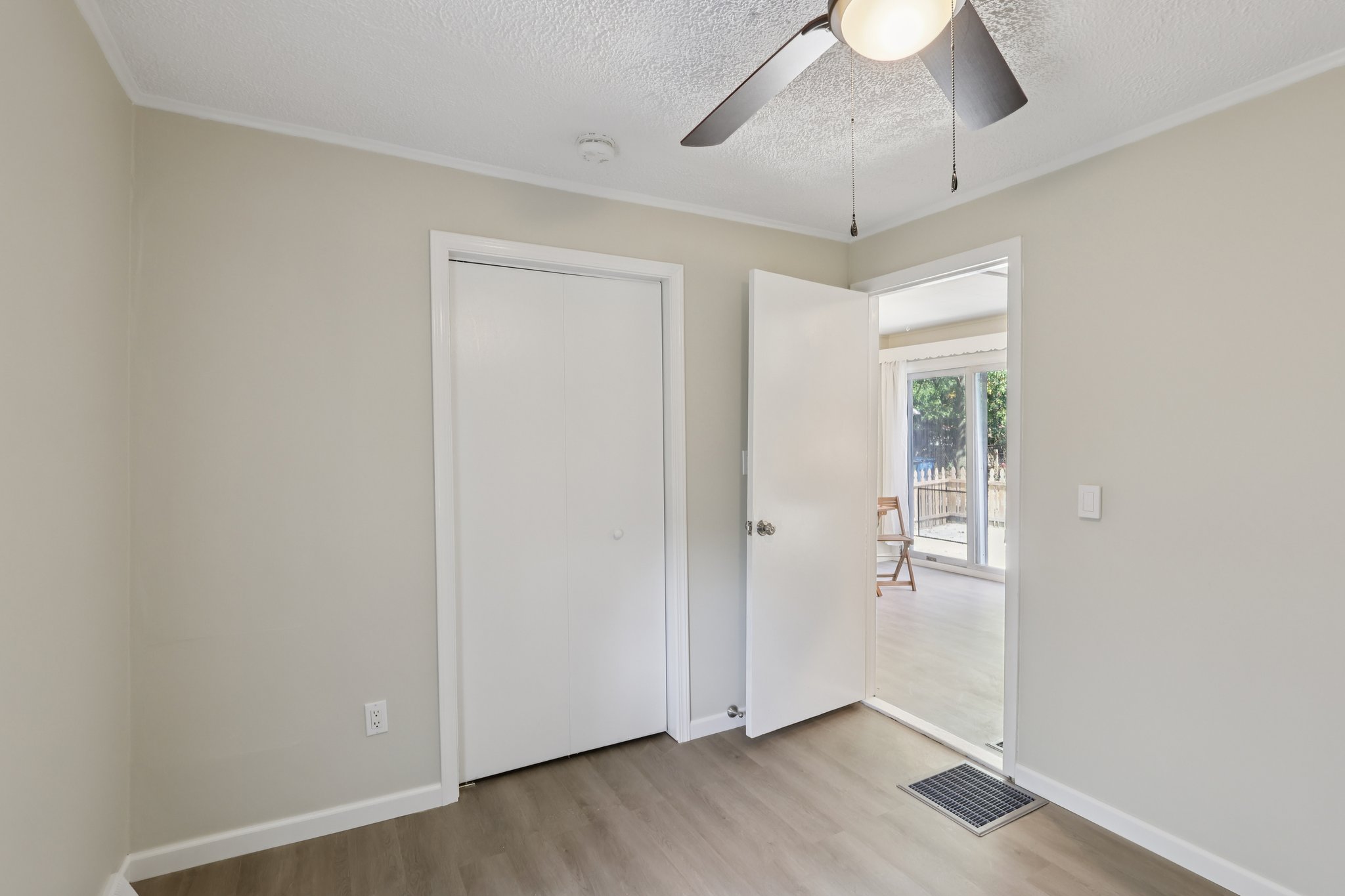 Roanoke Ave-S1609-022.jpg