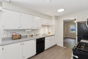 Roanoke Ave-S1609-015.jpg
