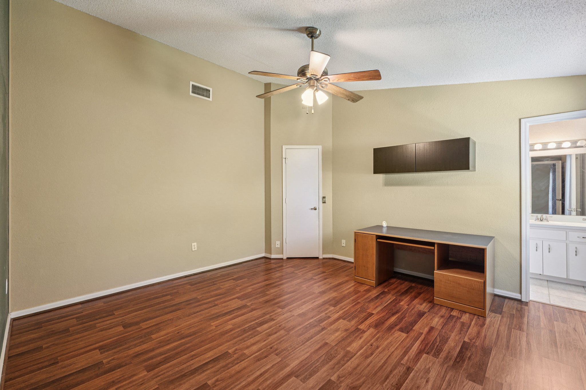 Timbercrest Pl-S2108-028.jpg