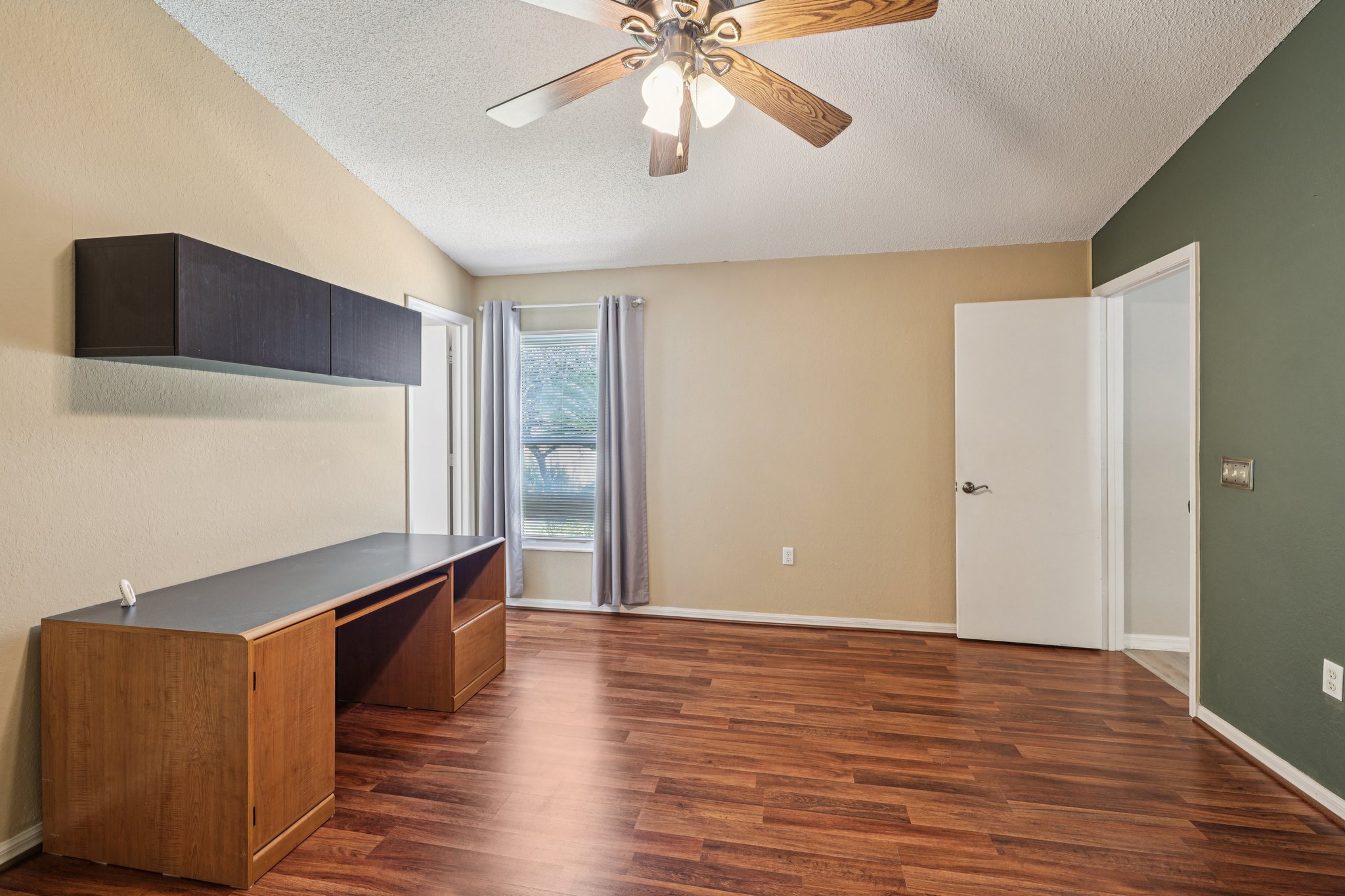Timbercrest Pl-S2108-030.jpg