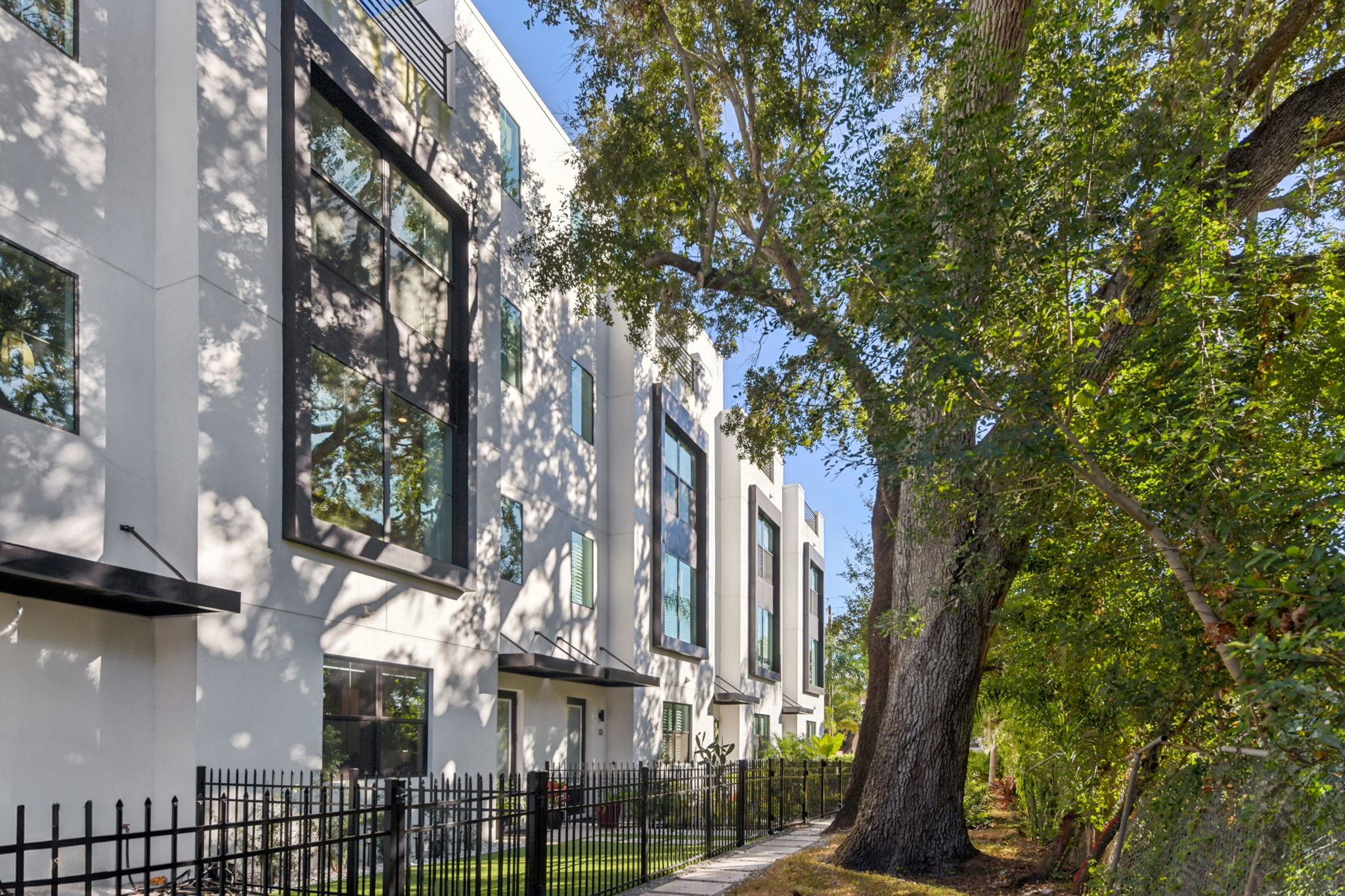 W Gandy Blvd 12-S0311-004