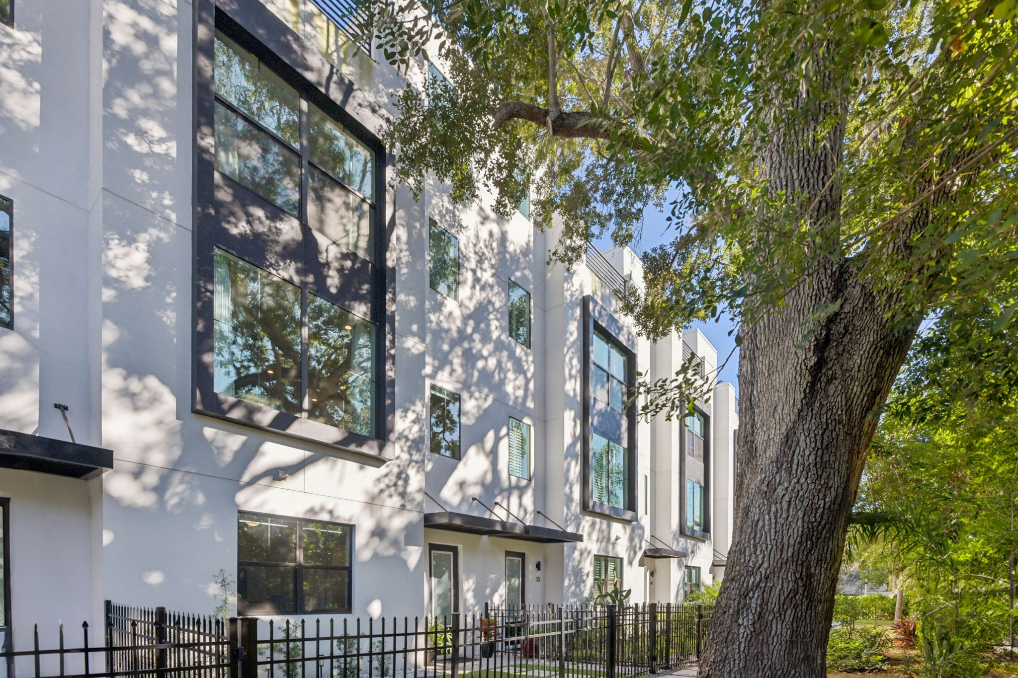 W Gandy Blvd 12-S0311-005