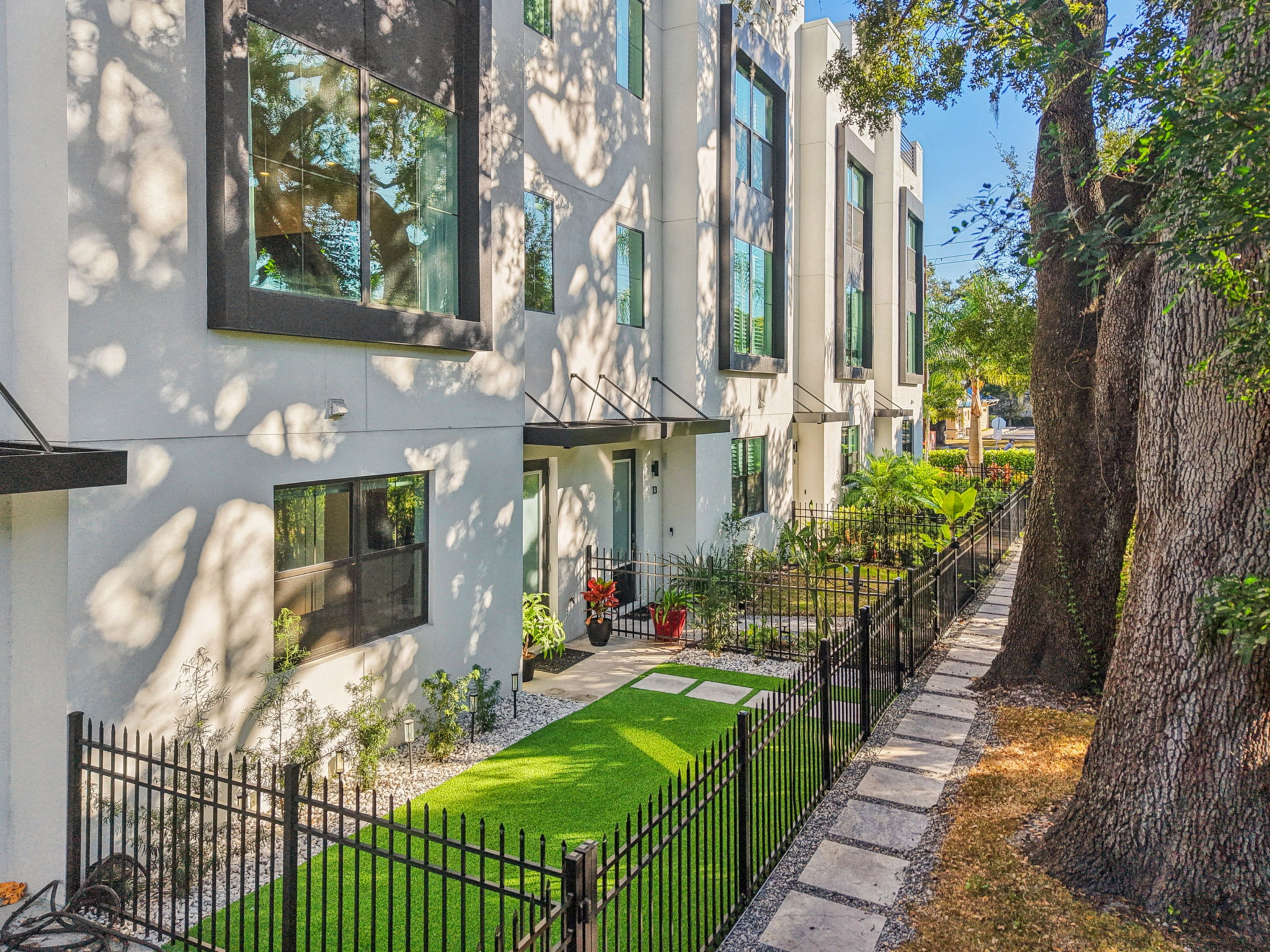 W Gandy Blvd 12-S0311-050