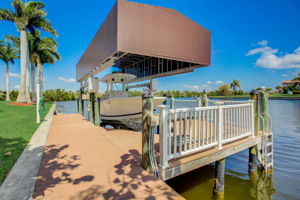 10K Boat Lift With Trex Decking