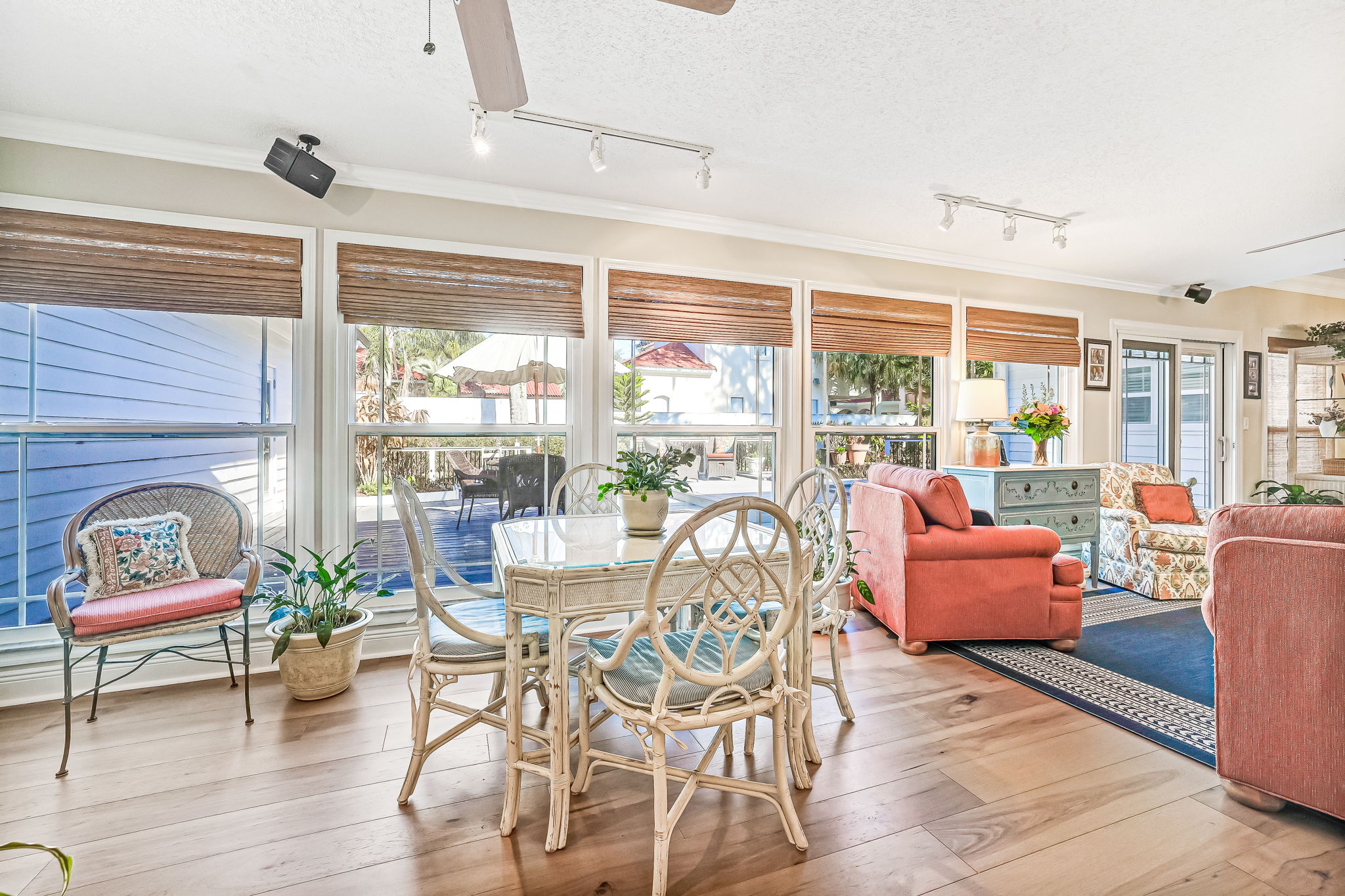 Breakfast Area / Sitting Room