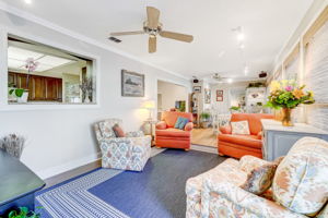 Breakfast Area / Sitting Room