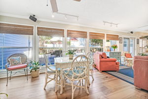 Breakfast Area / Sitting Room