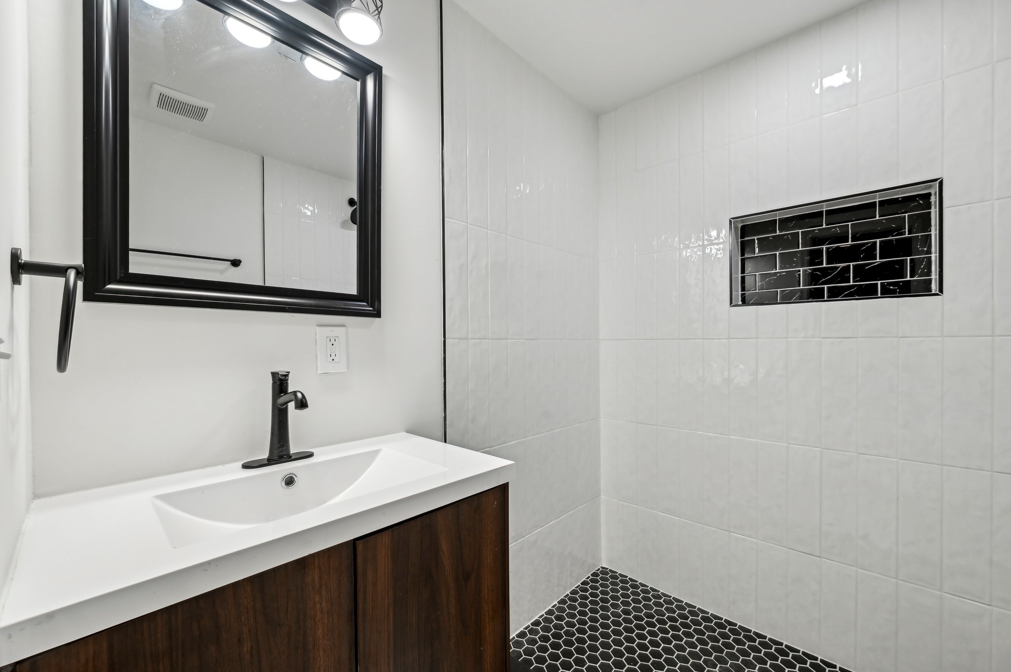 Hernwood Rd-2205-114.jpg