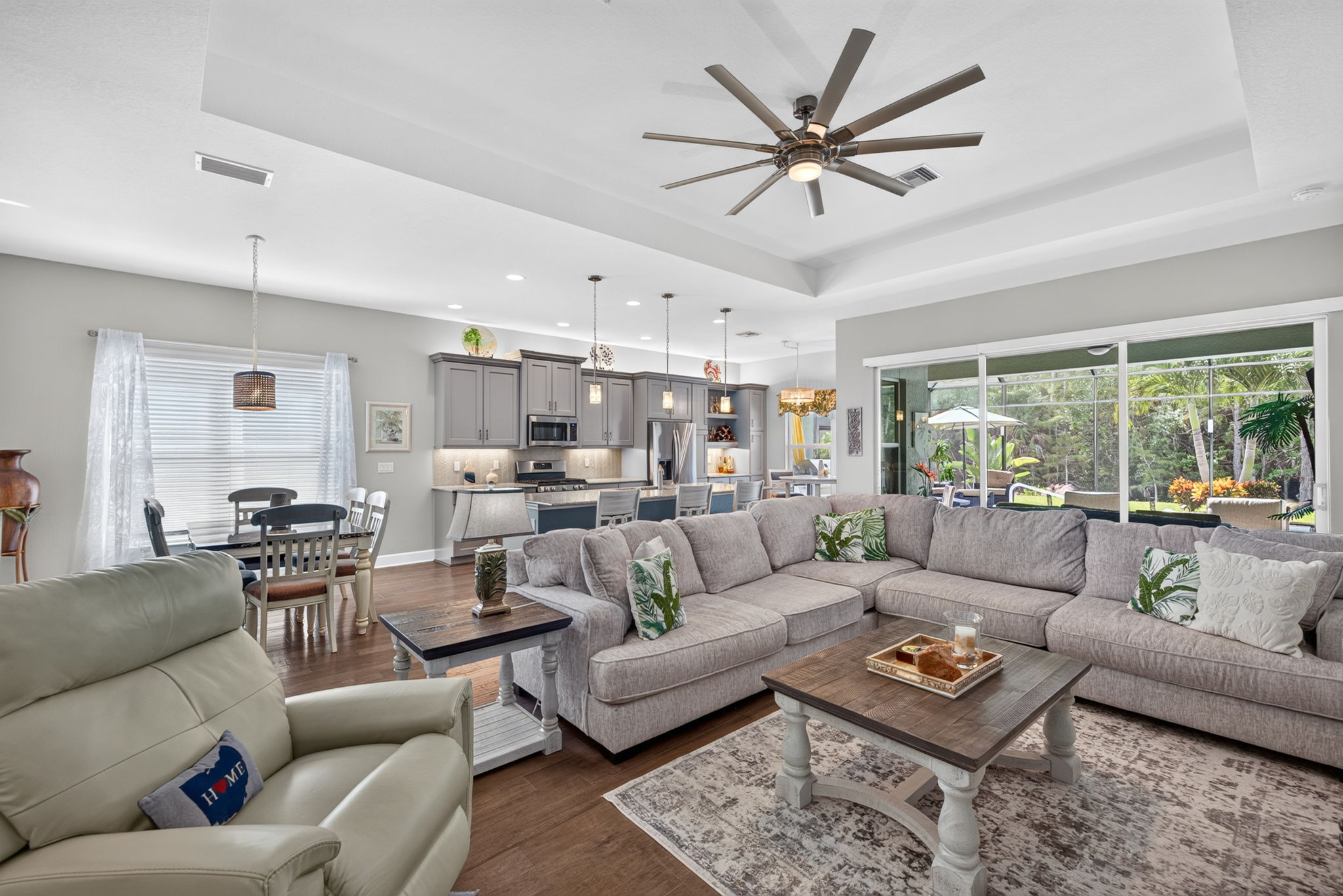 Living Room 2 of 4