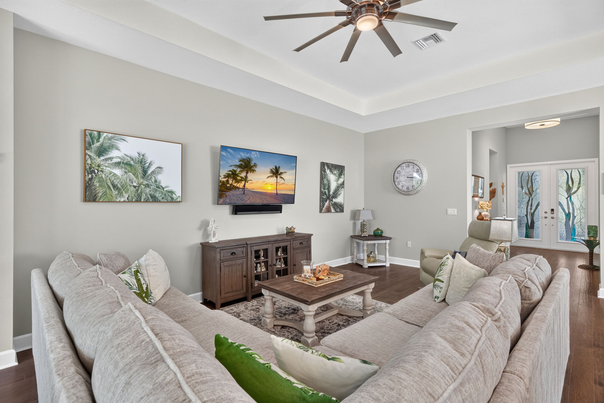 Living Room 3 of 4