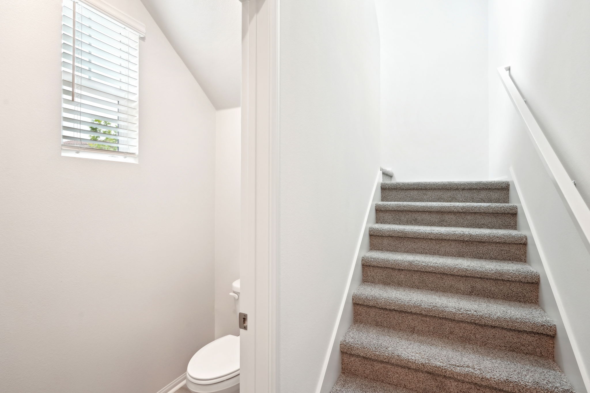 Socal - Prado Community - 28591 Via Roble Temecula, CA 92591-011