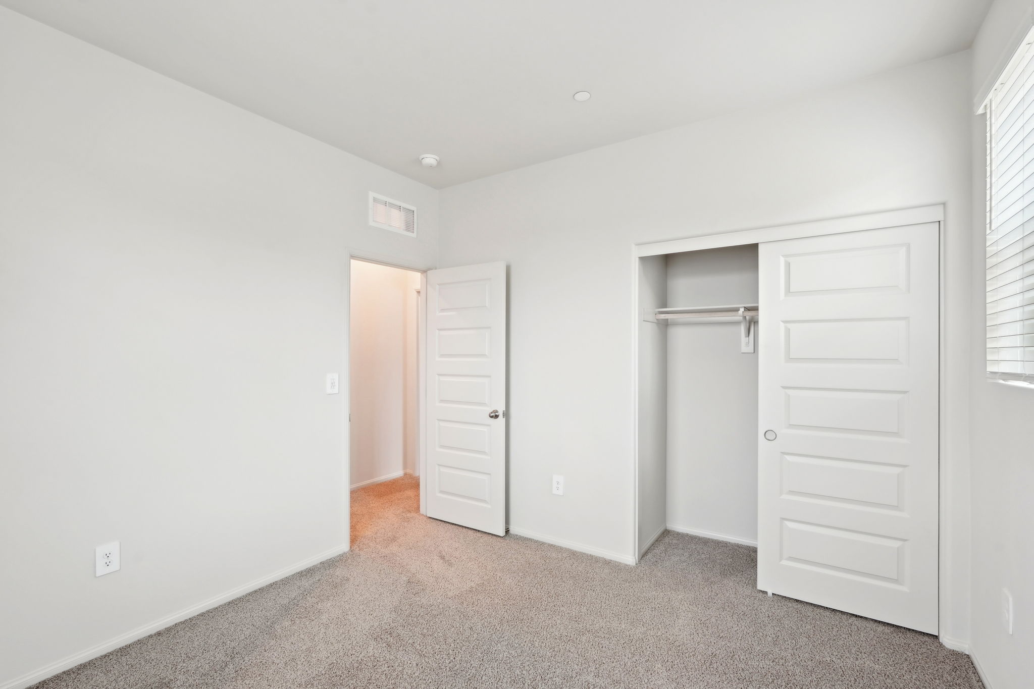 Socal - Prado Community - 28591 Via Roble Temecula, CA 92591-022