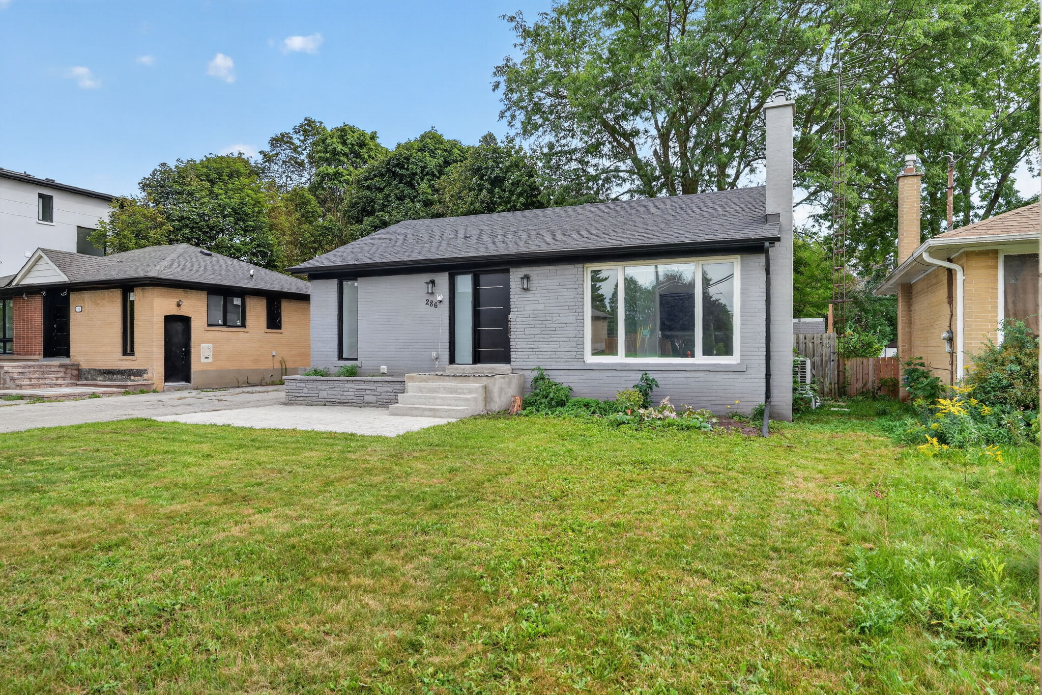 286 Palmer Ave Richmond Hill, ON L4C 1P3