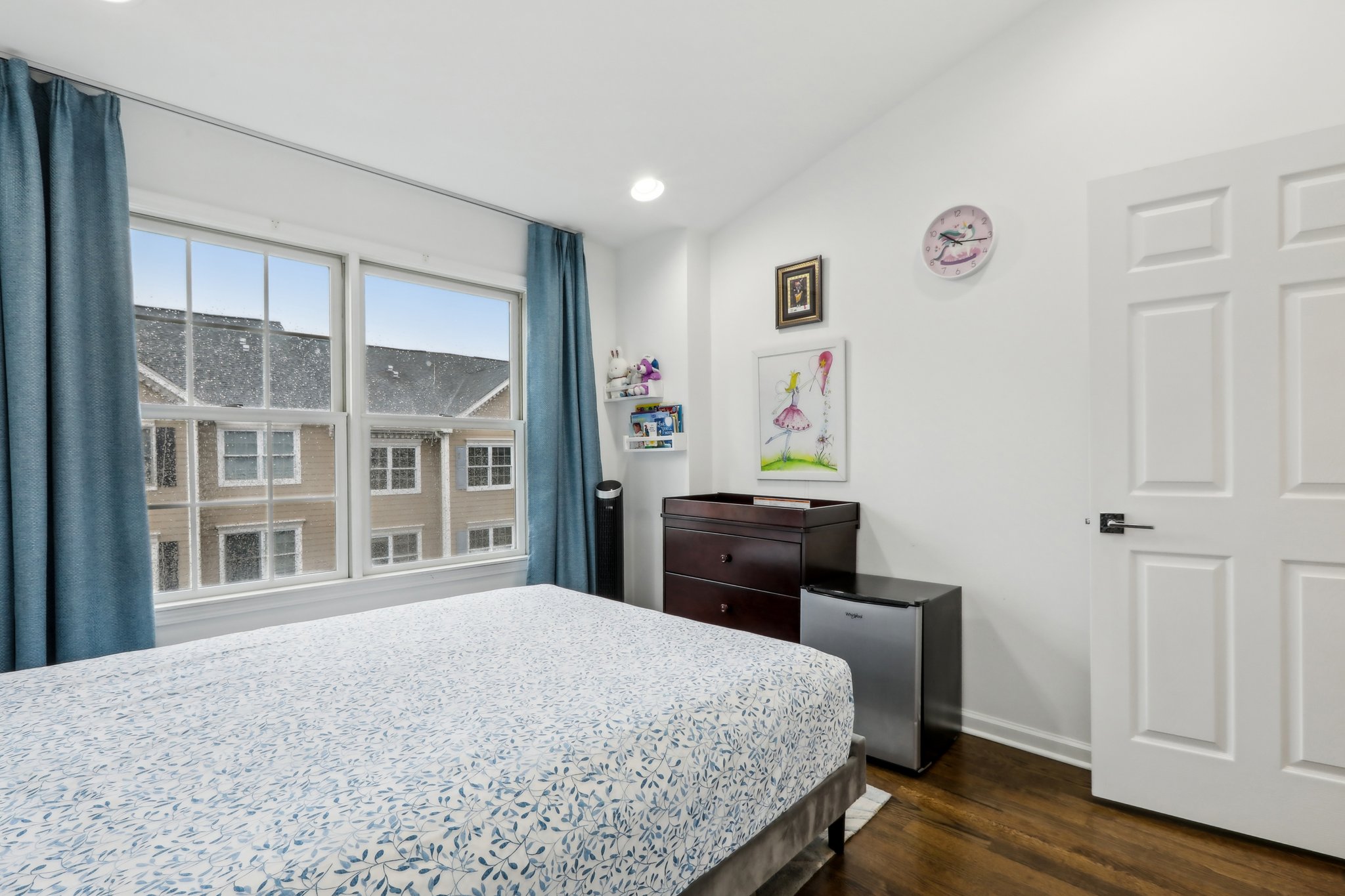 Roslyn Ct-1505-041.jpg