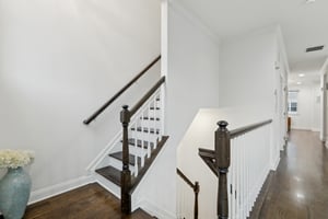 Roslyn Ct-1505-024.jpg
