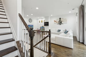 Roslyn Ct-1505-025.jpg