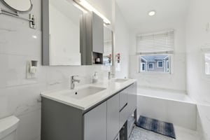 Roslyn Ct-1505-036.jpg
