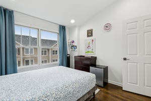 Roslyn Ct-1505-041.jpg