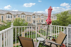 Roslyn Ct-1505-049.jpg