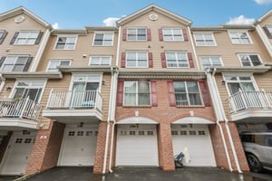 Roslyn Ct-1505-051.jpg