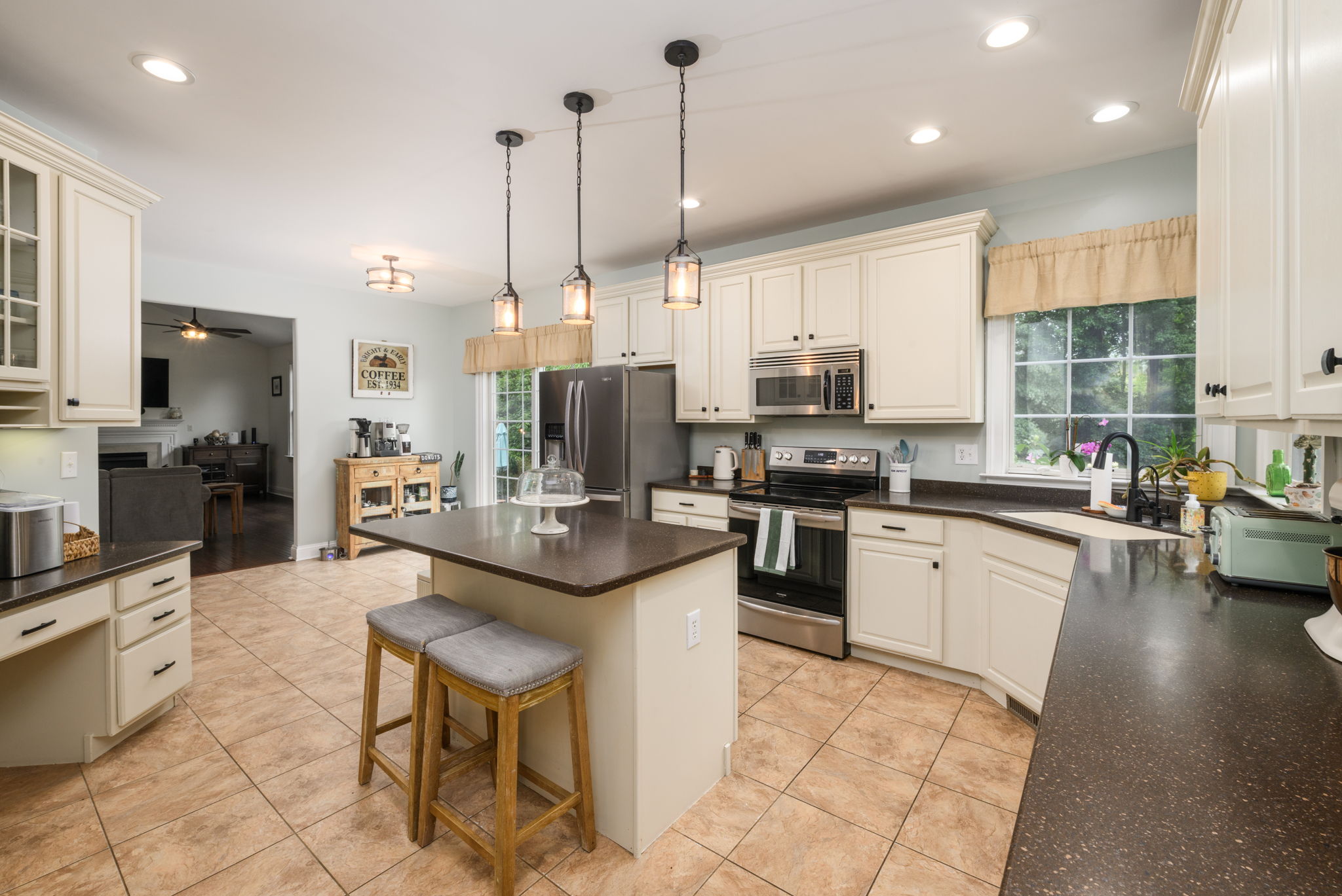 Large, Eat-in Kitchen