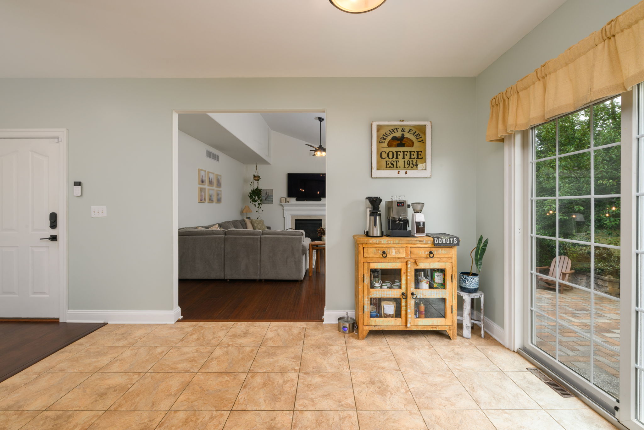 Eat-In Kitchen. Slider to Back Yard