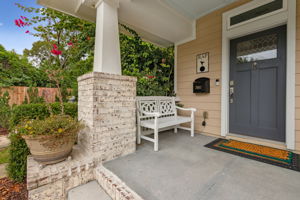 Front Porch/Entrance