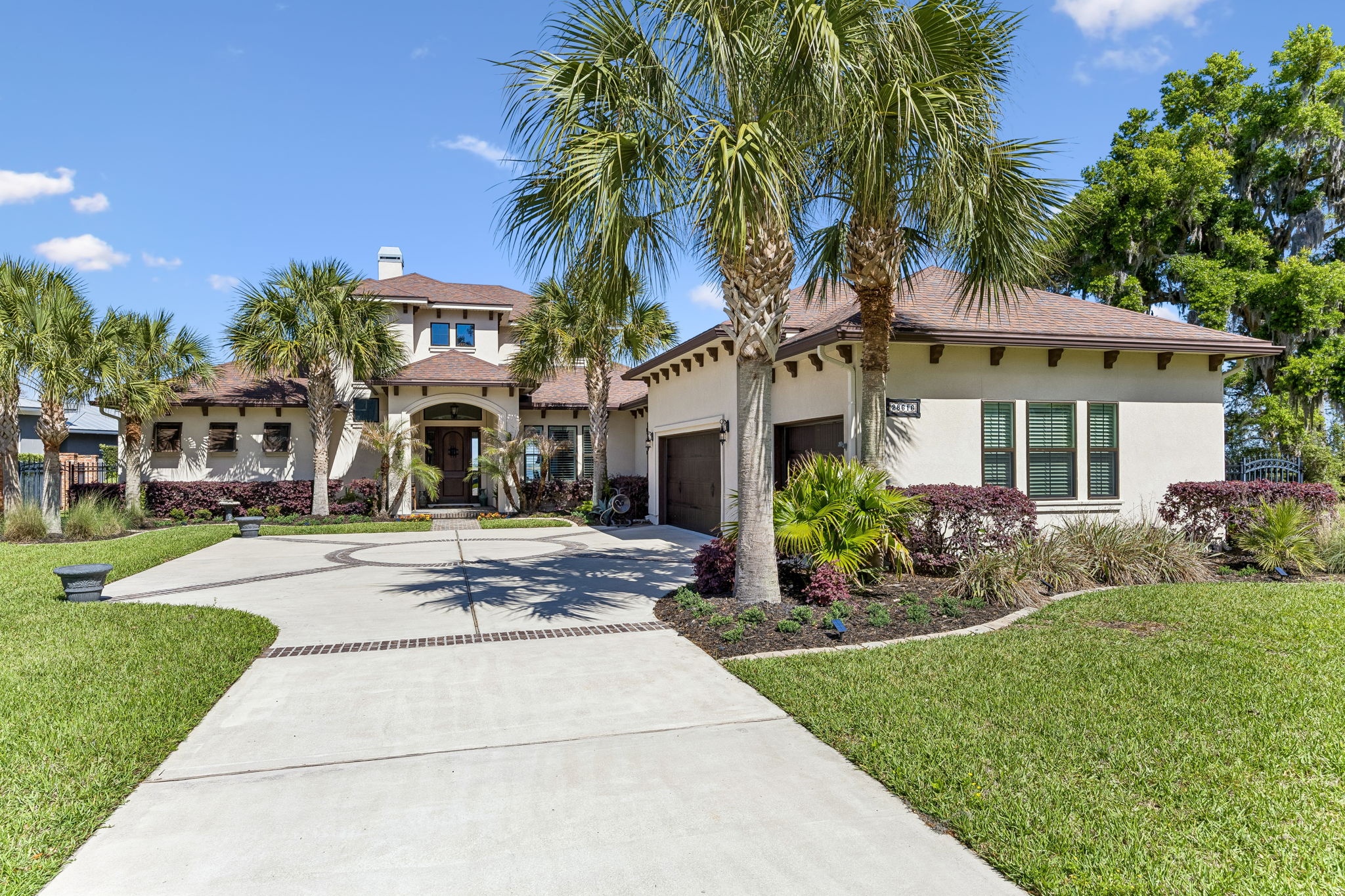 Welcome to 28616 Grandview Manor