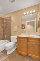 2862 N Paulina St_007