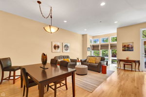 2862 N Paulina St_008
