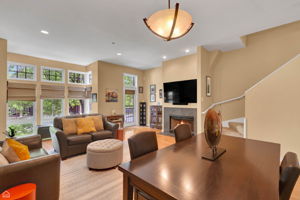 2862 N Paulina St_009