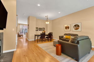 2862 N Paulina St_011