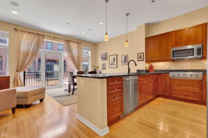 2862 N Paulina St_012