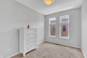 2862 N Paulina St_019