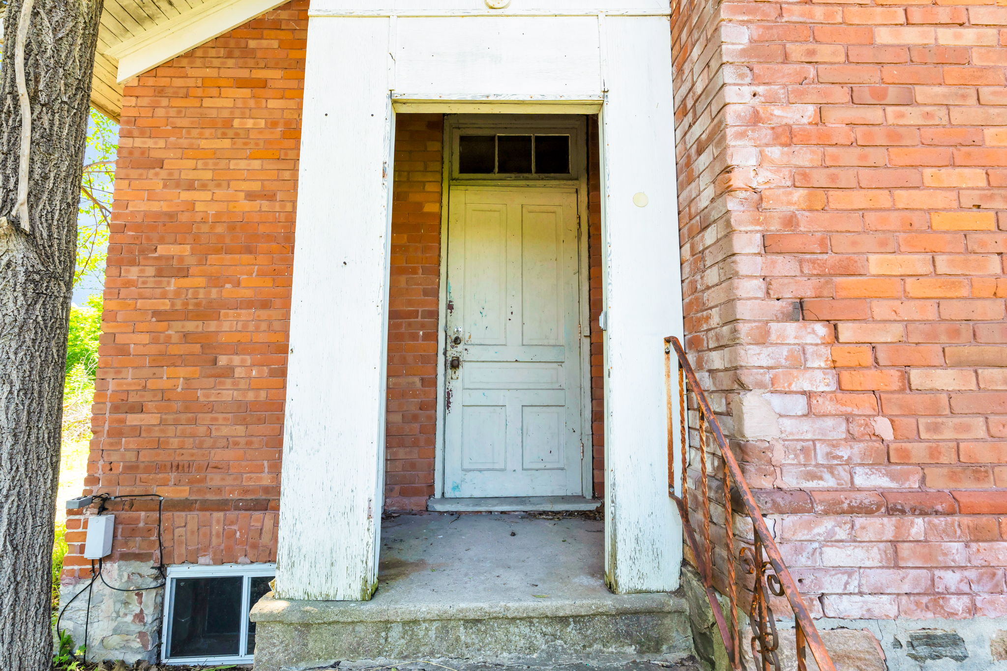 Front Porch/Entrance