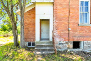 Front Porch/Entrance