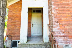 Front Porch/Entrance