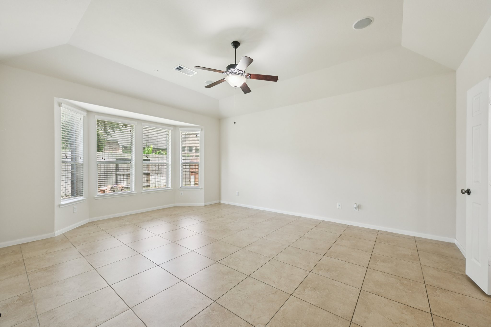 Hunters Shore Dr-2306-034.jpg